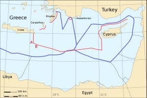 מפה 2: תביעות ימיות חופפות בין טורקיה (קו אדום), לבין יוון וקפריסין (קו כחול)